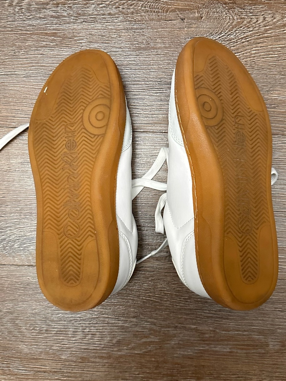 Calvin Klein Women's Cream Sneakers with Gum Sole - Picture 9 of 10